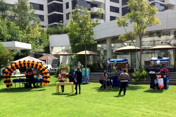 fiesta-con-puestos-de-feria